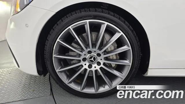Фотография автомобиля — Mercedes-Benz E-Class