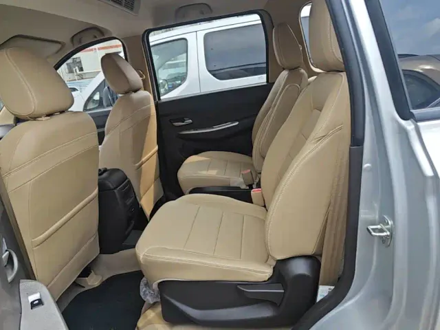 Wuling Hongguang — Фото автомобиля 12