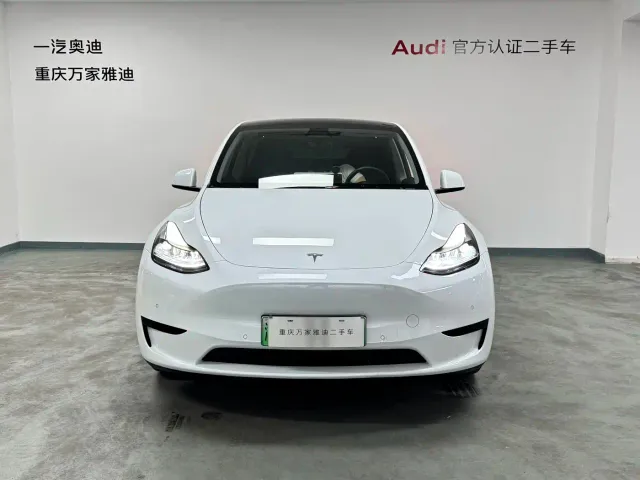 Tesla Model Y — Фото автомобиля 3