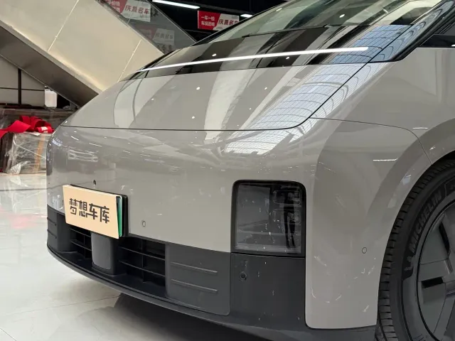 Li Auto MEGA — Фото автомобиля 8