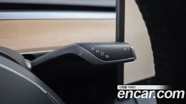 Tesla Model Y — Фото автомобиля 12