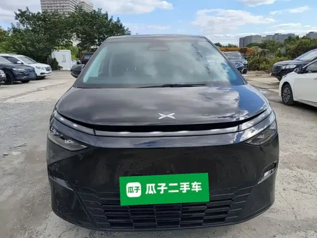 Xpeng X9 — Фото автомобиля 2