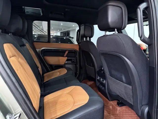 Land Rover Defender — Фото автомобиля 11