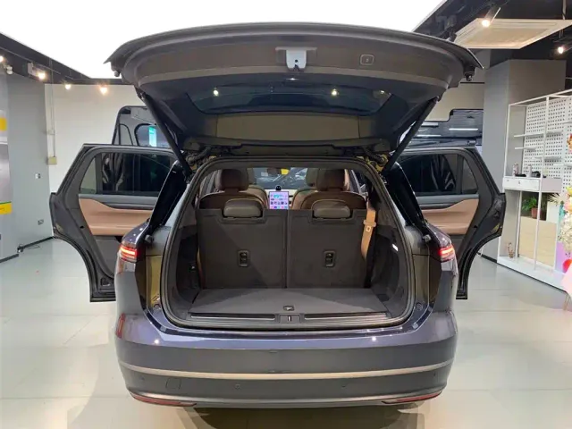 Nio ES8 — Фото автомобиля 8
