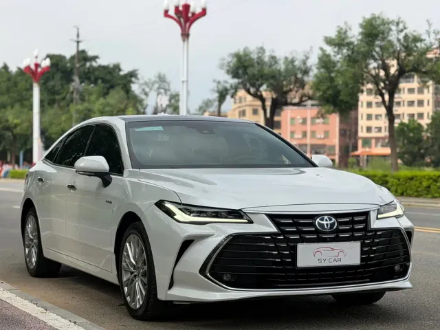 Toyota Avalon 2023 Hybrid 2.5L XLE Premium Edition — Фото автомобиля 3