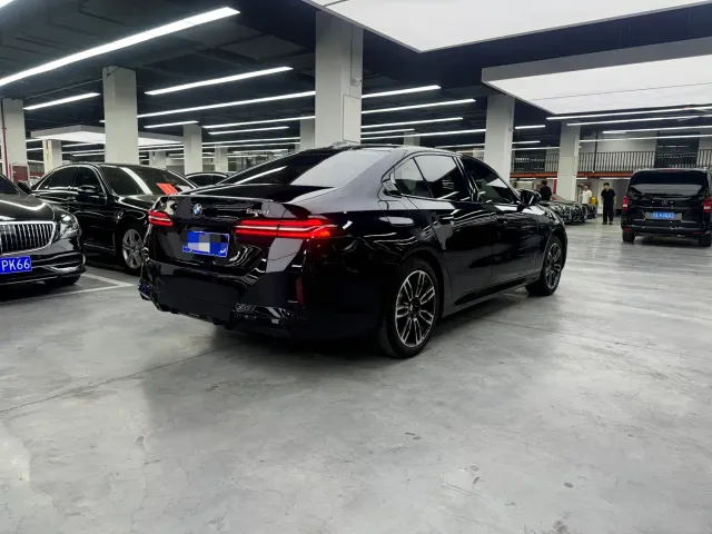 BMW 5 Series — Фото автомобиля 17