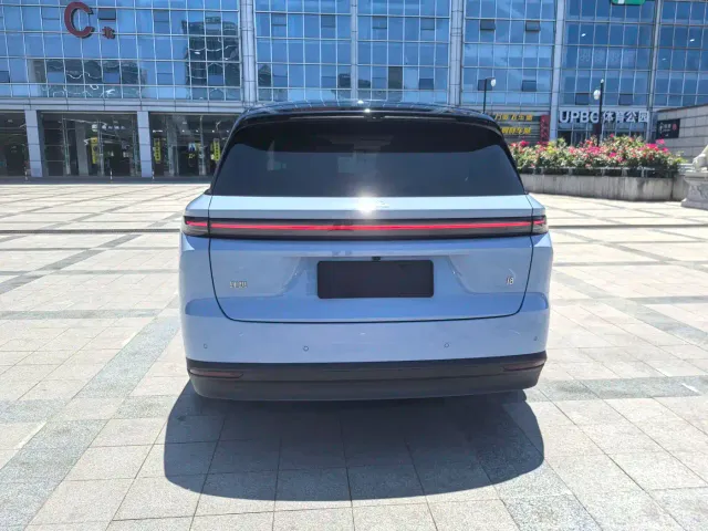Li Auto i8 — Фото автомобиля 12