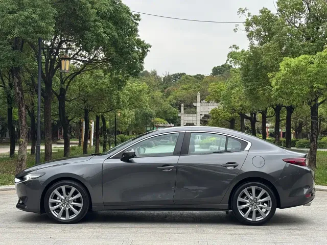 Mazda Axela — Фото автомобиля 22