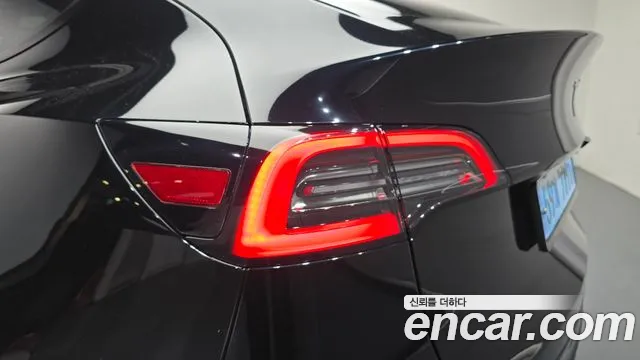 Tesla Model Y — Фото автомобиля 8
