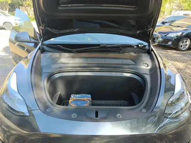 Tesla Model Y — Фото автомобиля 21