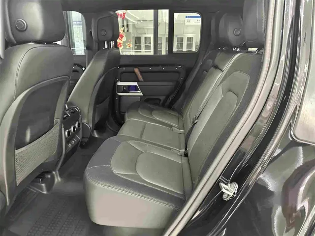 Land Rover Defender — Фото автомобиля 11