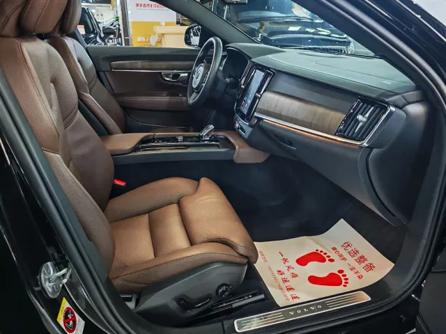 Volvo S90 — Фото автомобиля 14