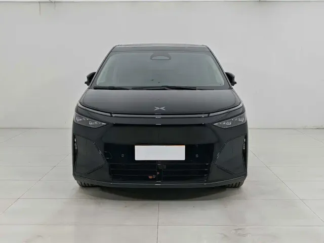 Xpeng X9 — Фото автомобиля 2