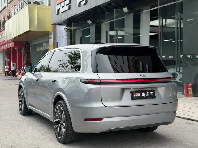 Li Auto L9 — Фото автомобиля 13