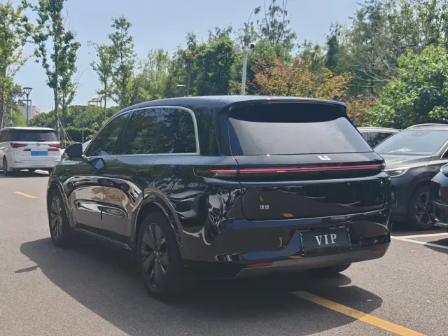 Li Auto L8 — Фото автомобиля 14