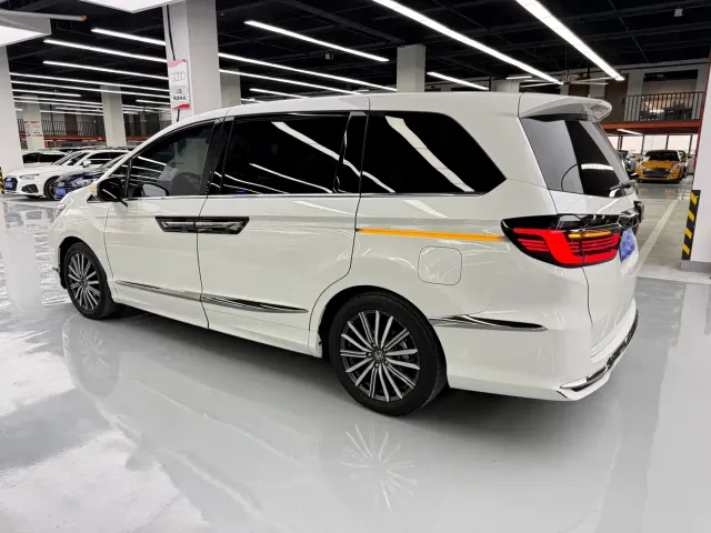 Honda Elysion — Фото автомобиля 16