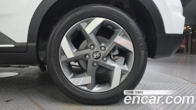 Hyundai Venue — Фото автомобиля 21