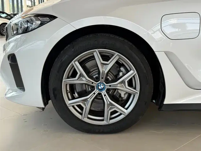 BMW i3 — Фото автомобиля 7
