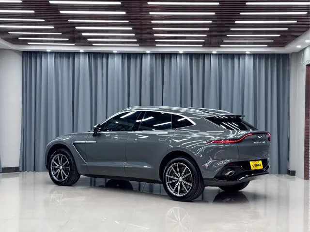 Aston Martin DBX — Фото автомобиля 9