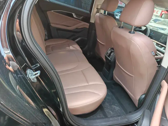 Bestune B70 — Фото автомобиля 10