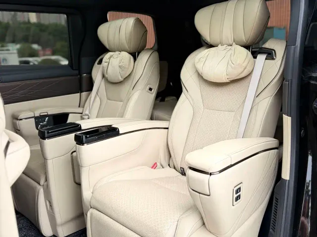 Toyota Crown — Фото автомобиля 19
