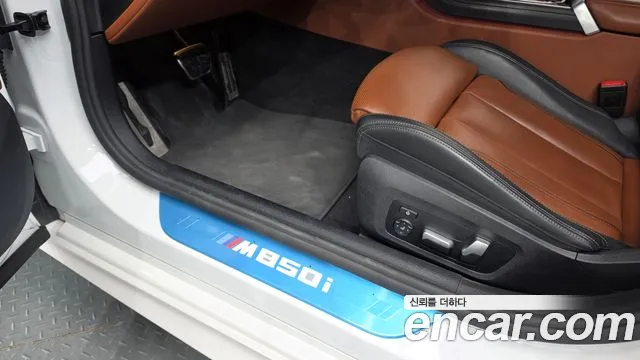 BMW 8 Series G15 — Фото автомобиля 25