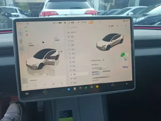Tesla Model 3 — Фото автомобиля 11