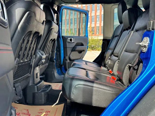 Jeep Wrangler — Фото автомобиля 20