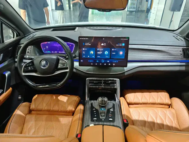 BYD Tang — Фото автомобиля 12