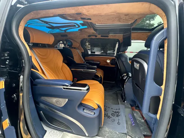 Toyota Sienna — Фото автомобиля 11
