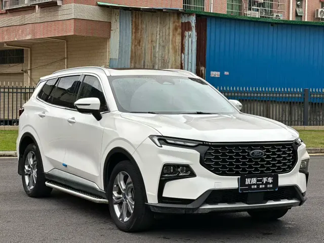 Ford Lingrui — Фото автомобиля 3