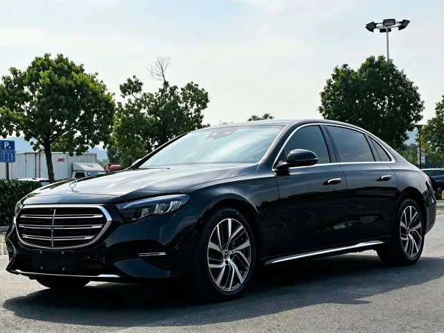 Фотография автомобиля — Mercedes-Benz E-Class
