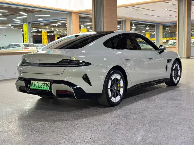 Xiaomi SU7 — Фото автомобиля 8