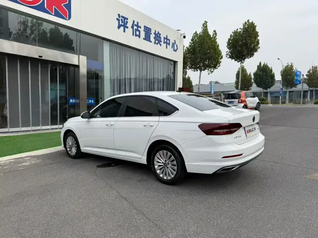 Volkswagen Lavida — Фото автомобиля 8
