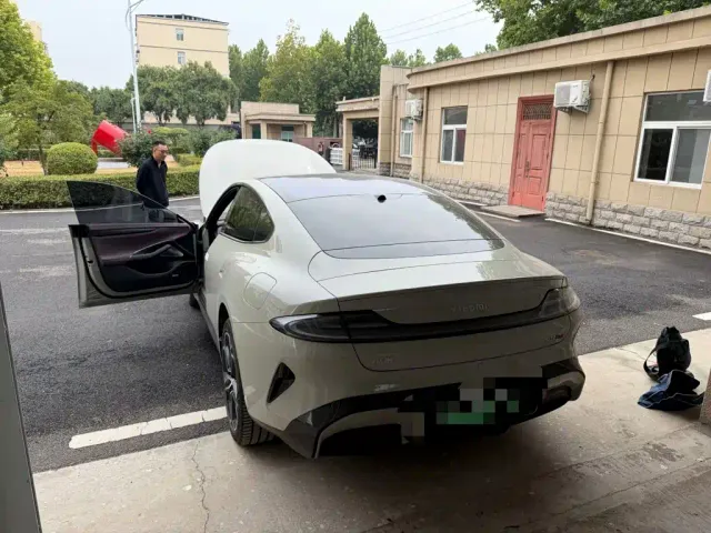 Xiaomi SU7 — Фото автомобиля 4