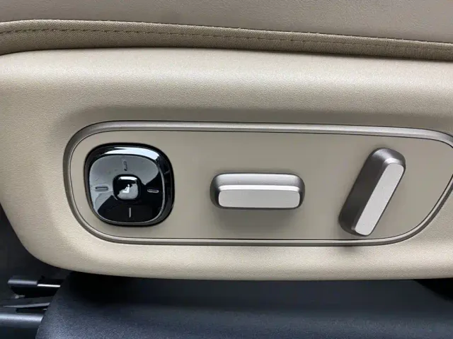 Li Auto i8 — Фото автомобиля 28