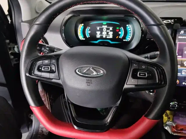QQ New Energy Little Ant 2022 Facelift Sweet Edition Half Sugar NMC 30.6kWh 30kW 301km — Фото автомобиля 15
