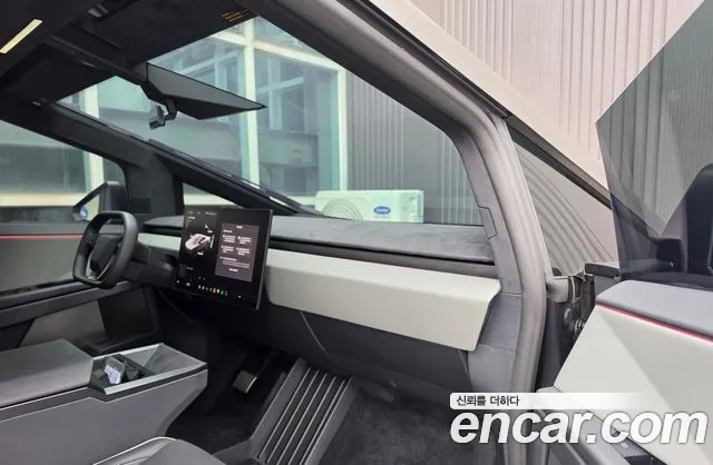 Tesla Cybertruck — Фото автомобиля 10