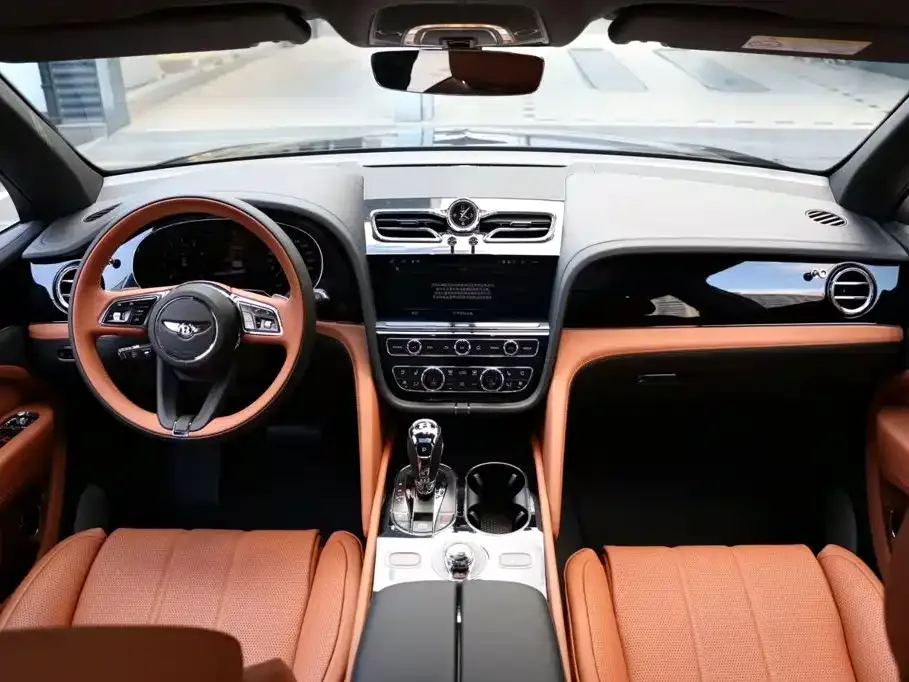 Bentley Bentayga 2024 4.0T V8 Long Wheelbase — Фото автомобиля 4