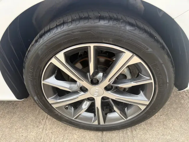 Geely Emgrand — Фото автомобиля 9