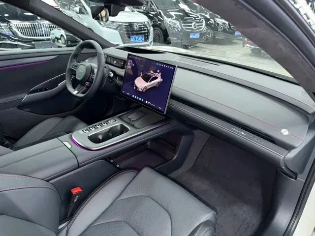 Xiaomi SU7 — Фото автомобиля 21