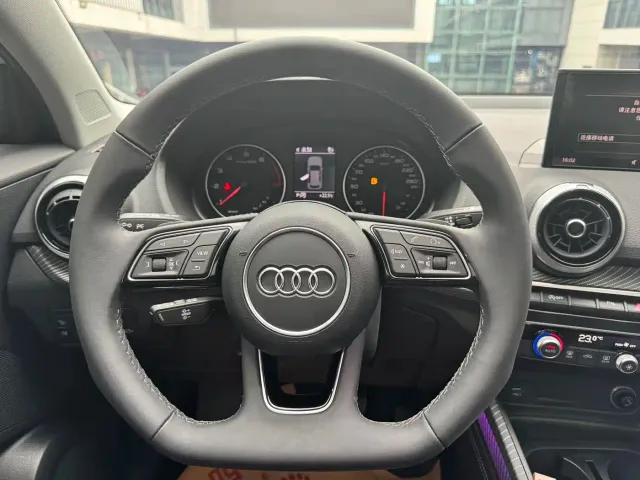 Audi Q2L — Фото автомобиля 12