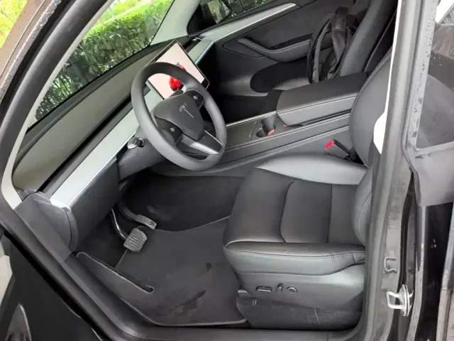 Tesla Model Y — Фото автомобиля 14