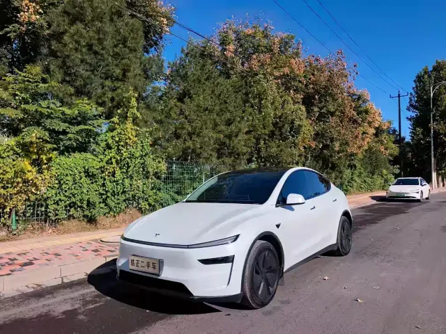 Фотография автомобиля — Tesla Model Y