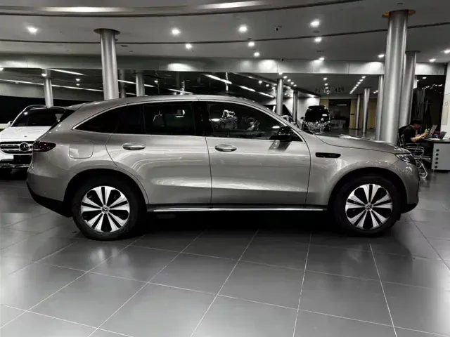 Mercedes-Benz EQC — Фото автомобиля 6