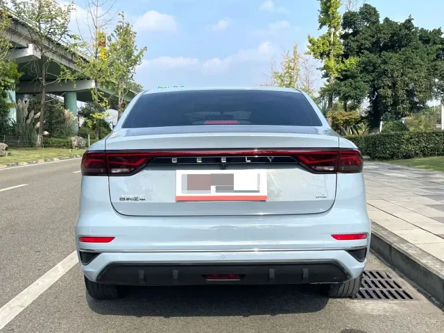 Geely Emgrand — Фото автомобиля 5