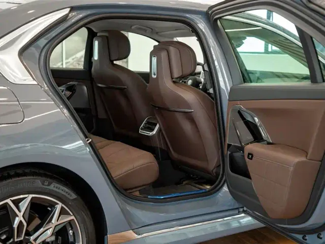 BMW 7 Series — Фото автомобиля 18