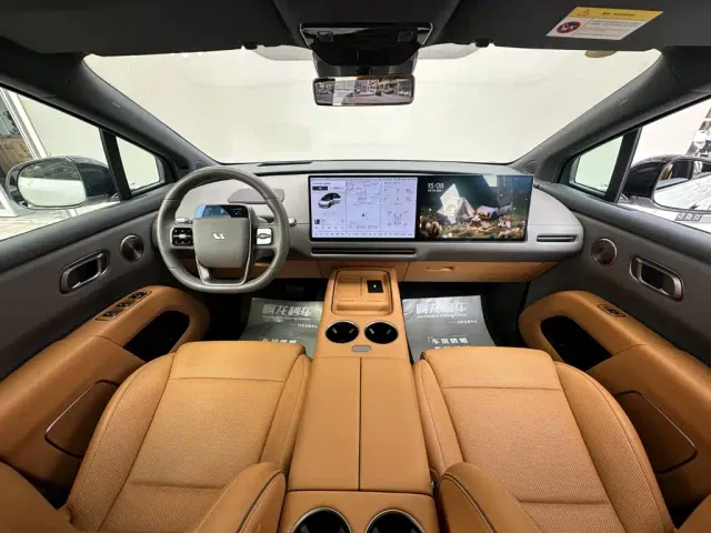 Li Auto i8 — Фото автомобиля 6