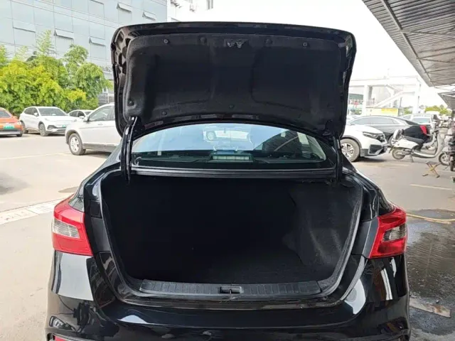 Nissan Sylphy — Фото автомобиля 18