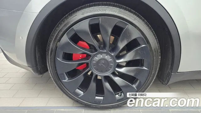 Tesla Model Y — Фото автомобиля 5